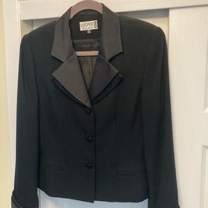 Elegant Kasper dressy suite